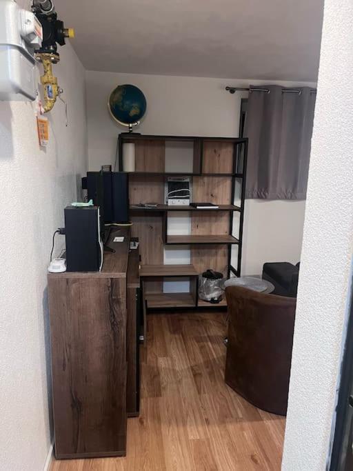 Kleine Wohnung Im - Konzept Flieger - 2 Stockwerke 泰特南 外观 照片